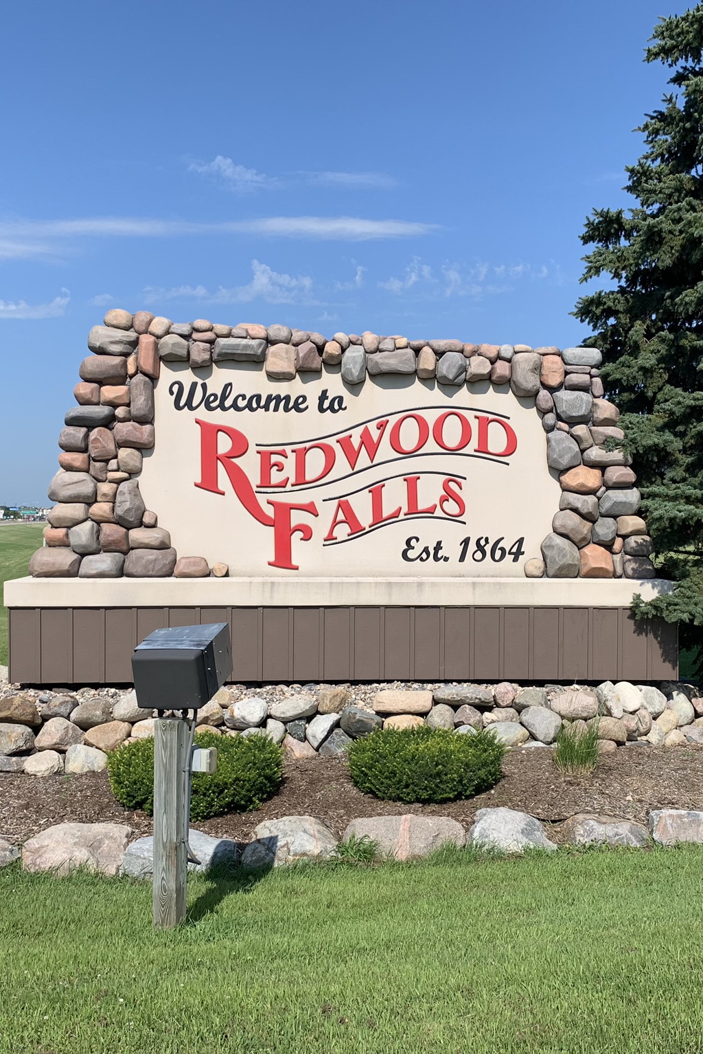 Welcome to Redwood Falls Sign